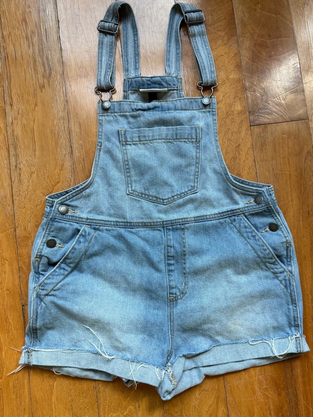 ❗️UNIVERSAL THREADs❗️Light Wash Denim Short Overalls